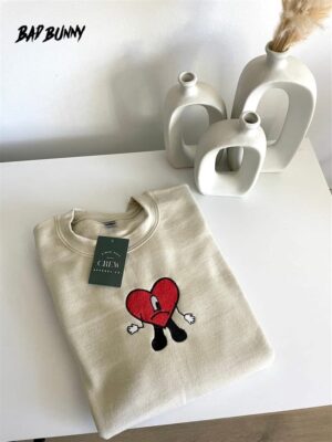 Unverano Heart Embroidered Sweatshirt